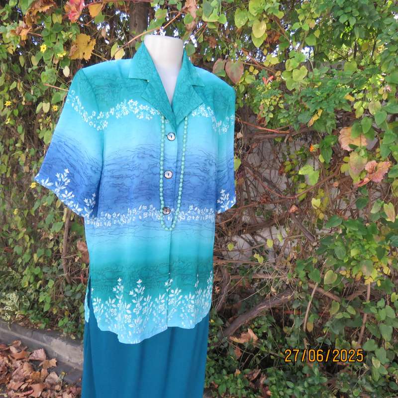 Horizontal patterned teal green and blue-white floral short sleeve top. Size 38