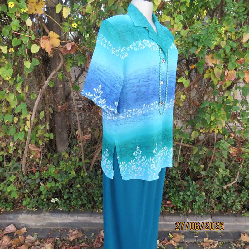 Horizontal patterned teal green and blue-white floral short sleeve top. Size 38