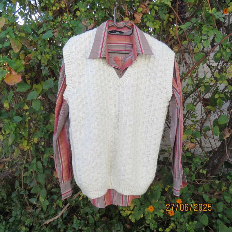 Cream handknitted acrylic knit men's sleeveless pullover size Large. Never worn