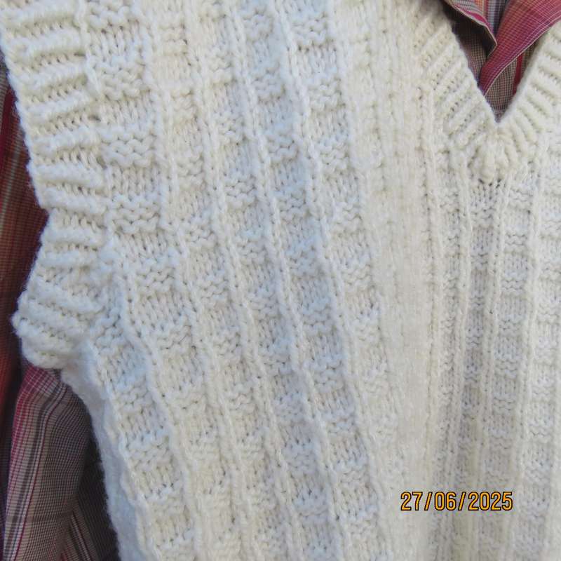 Cream handknitted acrylic knit men's sleeveless pullover size Large. Never worn