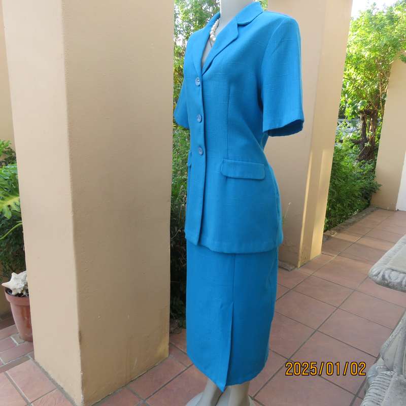 Tailored TOPICS sapphire blue 2 pc skirt suit.Short sleeve jacket. size 36.Long skirt size 38.As new