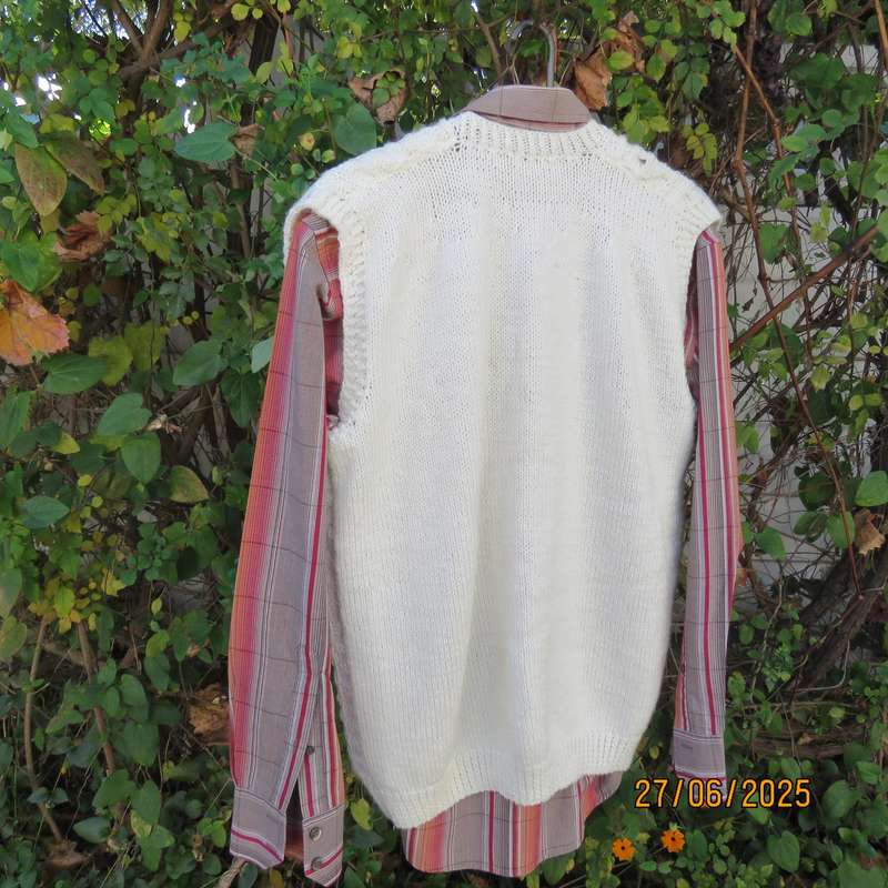 Cream handknitted acrylic knit men's sleeveless pullover size Large. Never worn