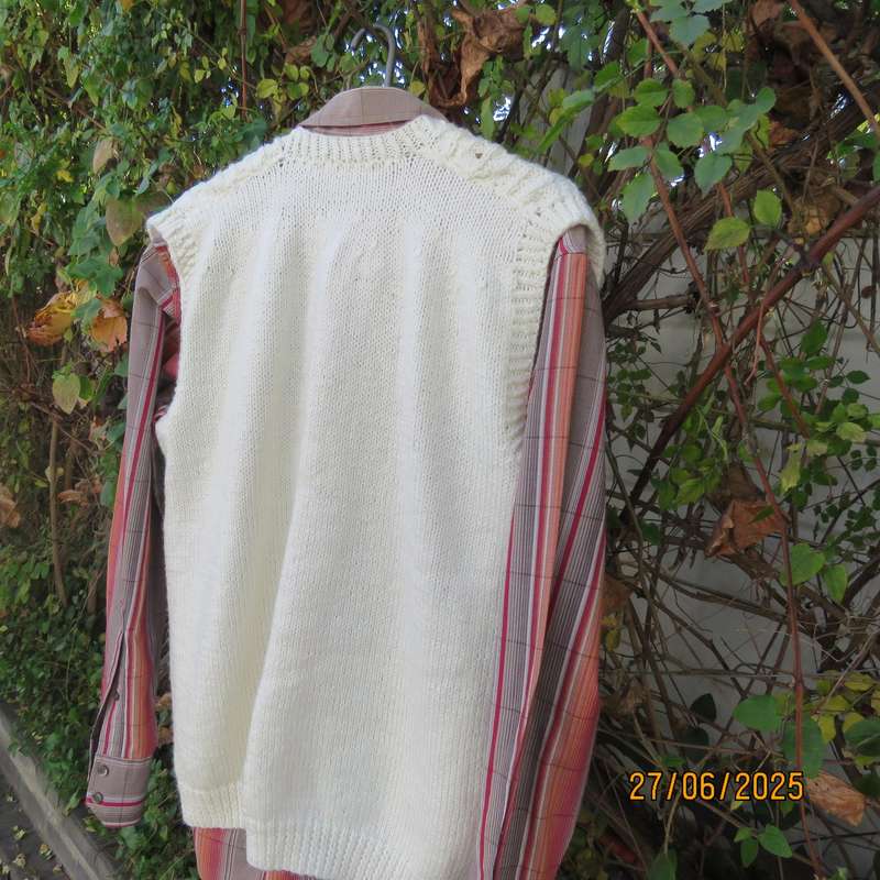 Cream handknitted acrylic knit men's sleeveless pullover size Large. Never worn