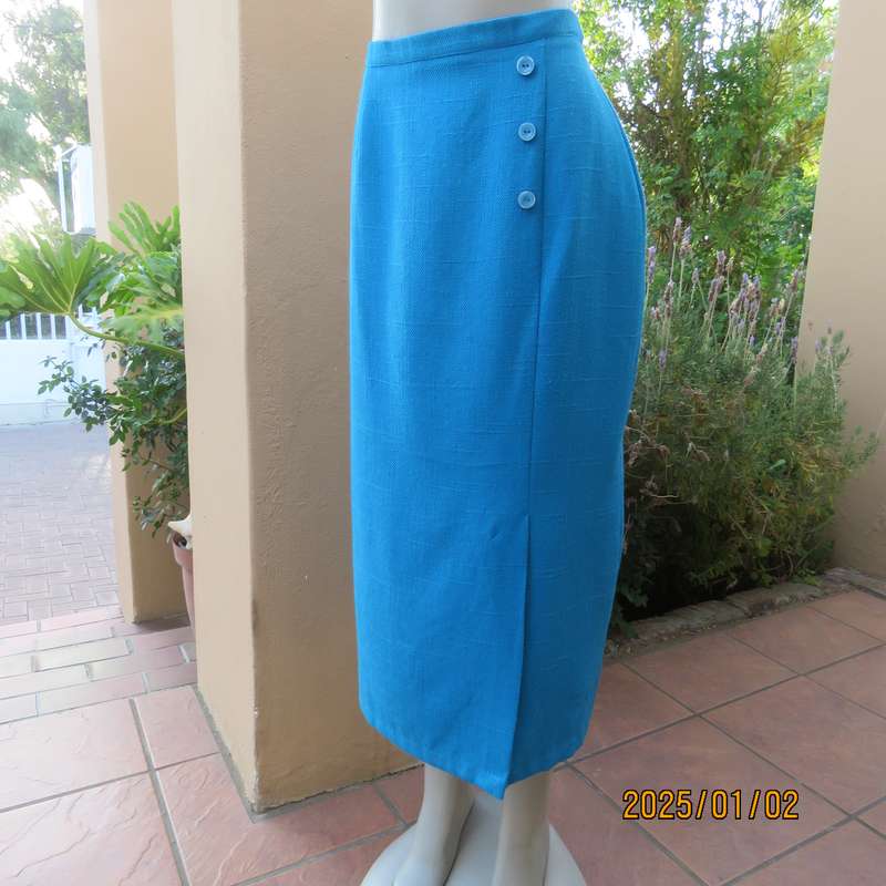 Tailored TOPICS sapphire blue 2 pc skirt suit.Short sleeve jacket. size 36.Long skirt size 38.As new