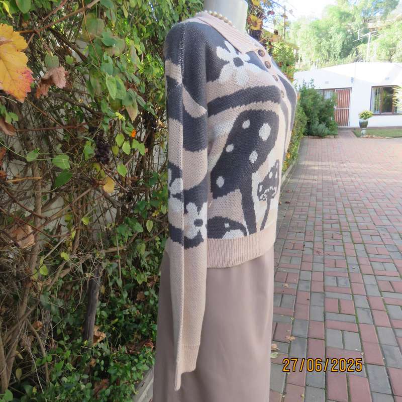 JENNYFER acrylic-nylon knit long sleeve pullover cardigan size 38-40. Cream-grey pattern.
