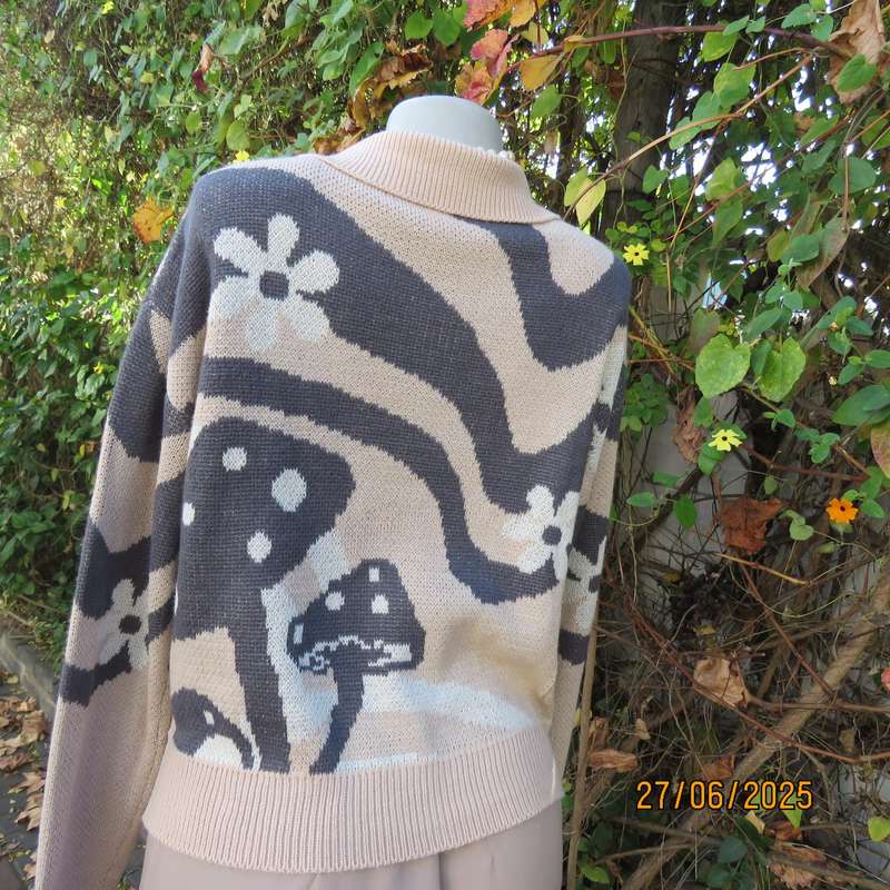 JENNYFER acrylic-nylon knit long sleeve pullover cardigan size 38-40. Cream-grey pattern.