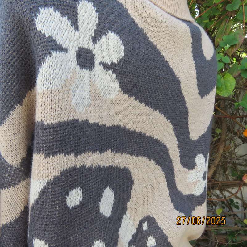 JENNYFER acrylic-nylon knit long sleeve pullover cardigan size 38-40. Cream-grey pattern.