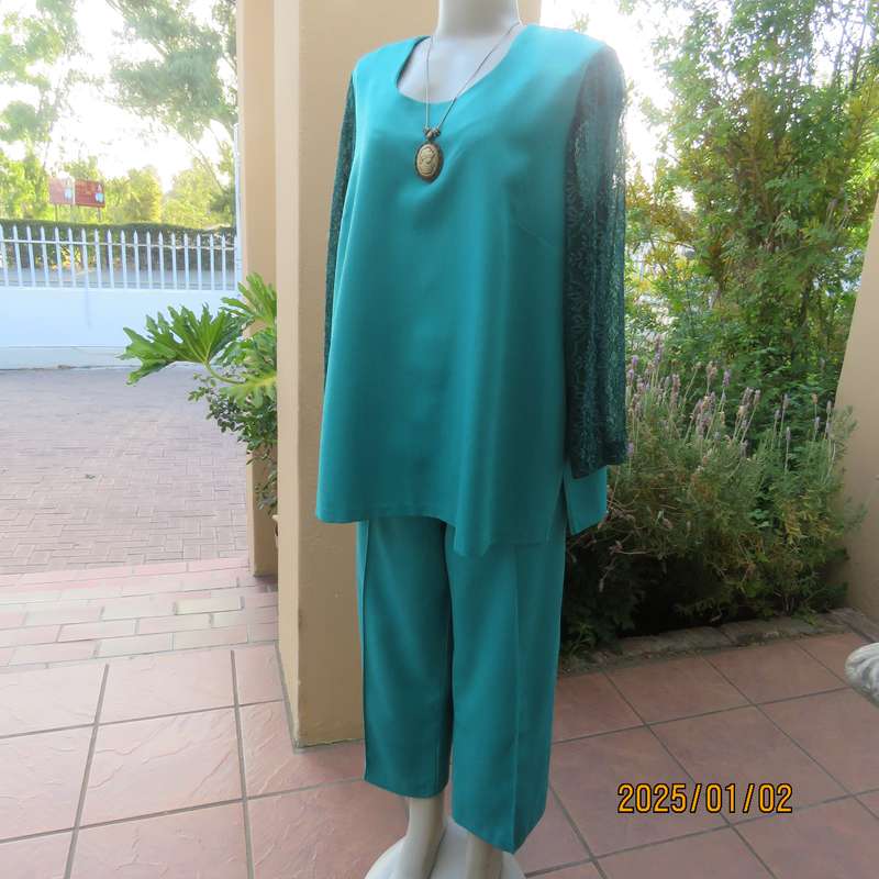 Boutique made caribbean green 2 pc pant suit. Textured polyester. Size 42-44.Stretch acrylic sleeves