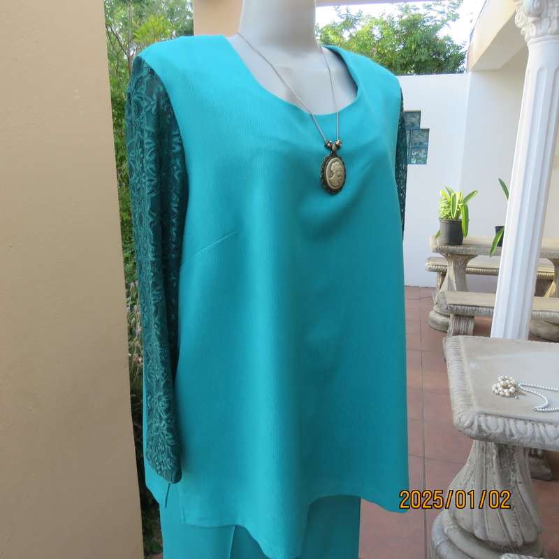 Boutique made caribbean green 2 pc pant suit. Textured polyester. Size 42-44.Stretch acrylic sleeves
