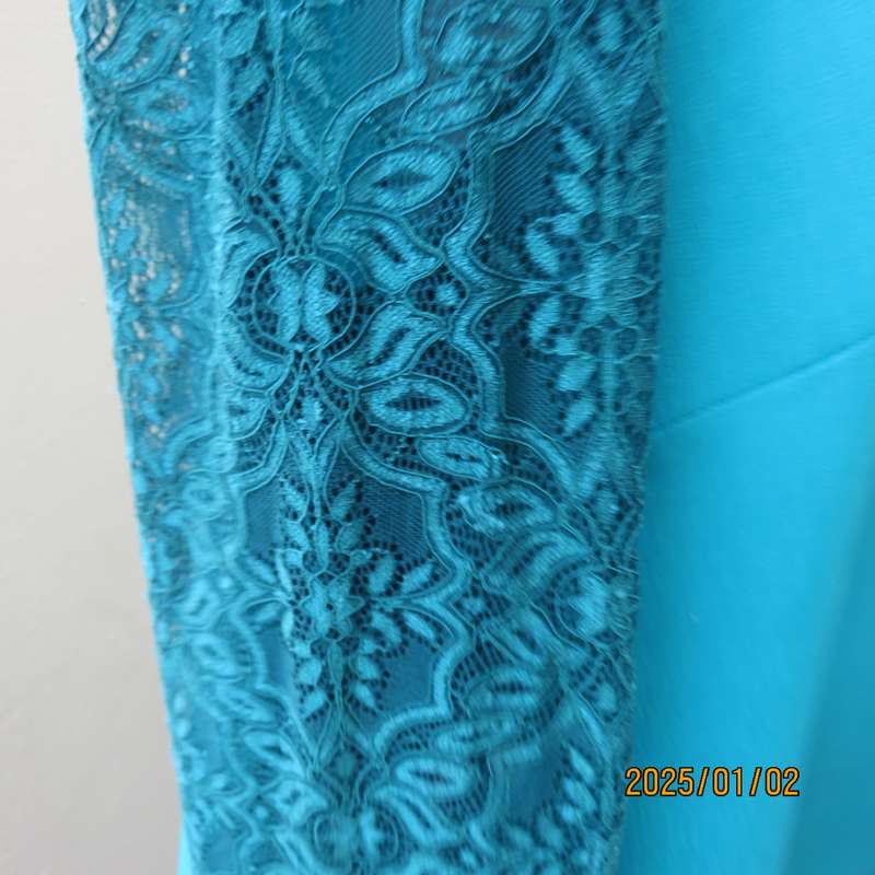 Boutique made caribbean green 2 pc pant suit. Textured polyester. Size 42-44.Stretch acrylic sleeves