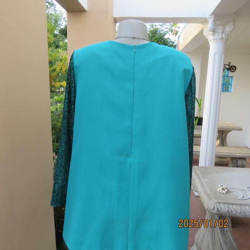 Boutique made caribbean green 2 pc pant suit. Textured polyester. Size 42-44.Stretch acrylic sleeves