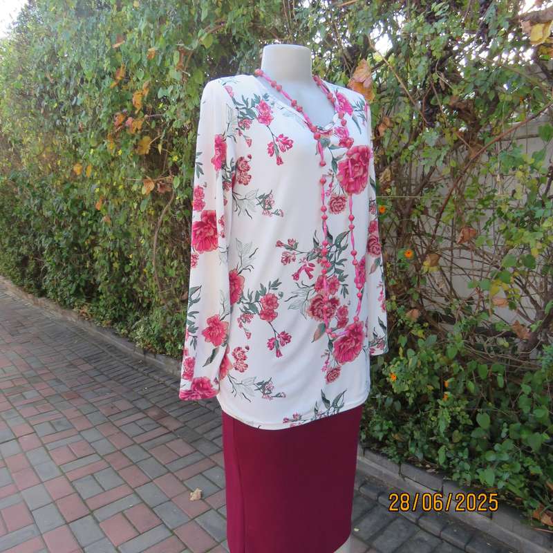 White V neck stretch polyester slip over top with crimson-green flowers. Size 38