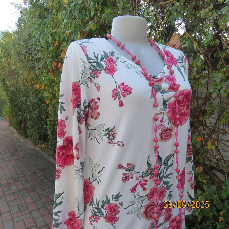 White V neck stretch polyester slip over top with crimson-green flowers. Size 38