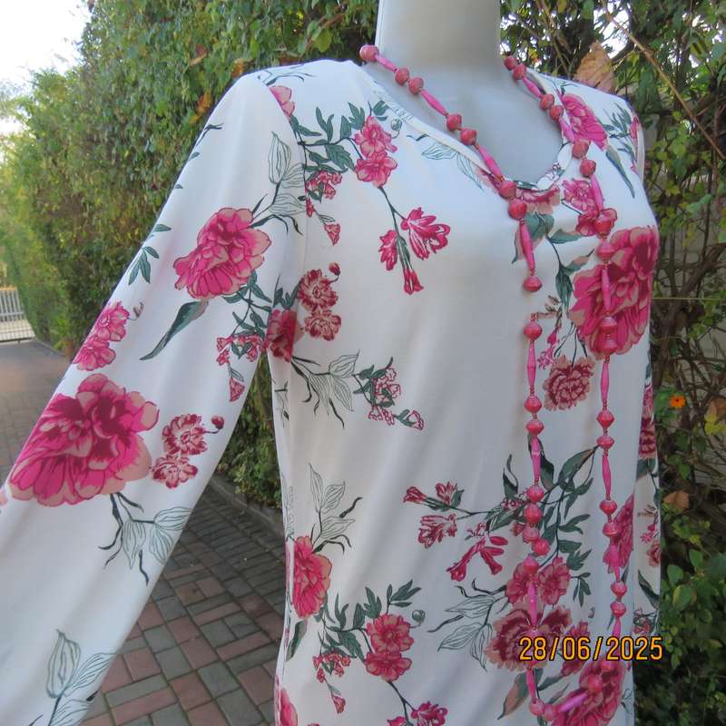 White V neck stretch polyester slip over top with crimson-green flowers. Size 38