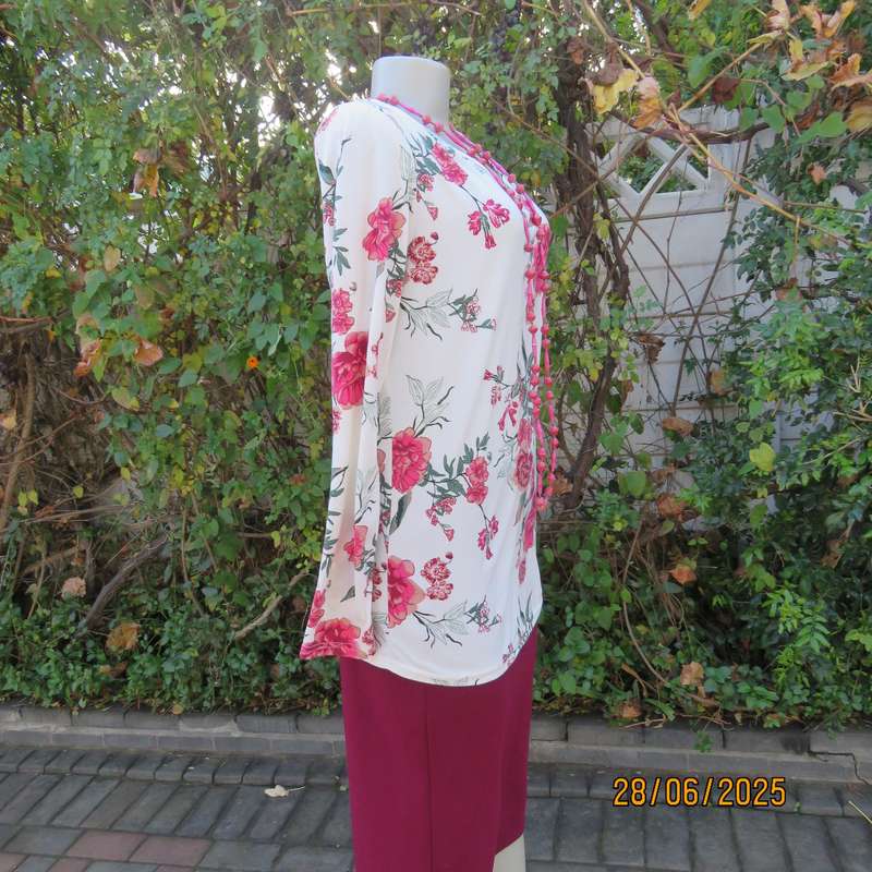 White V neck stretch polyester slip over top with crimson-green flowers. Size 38