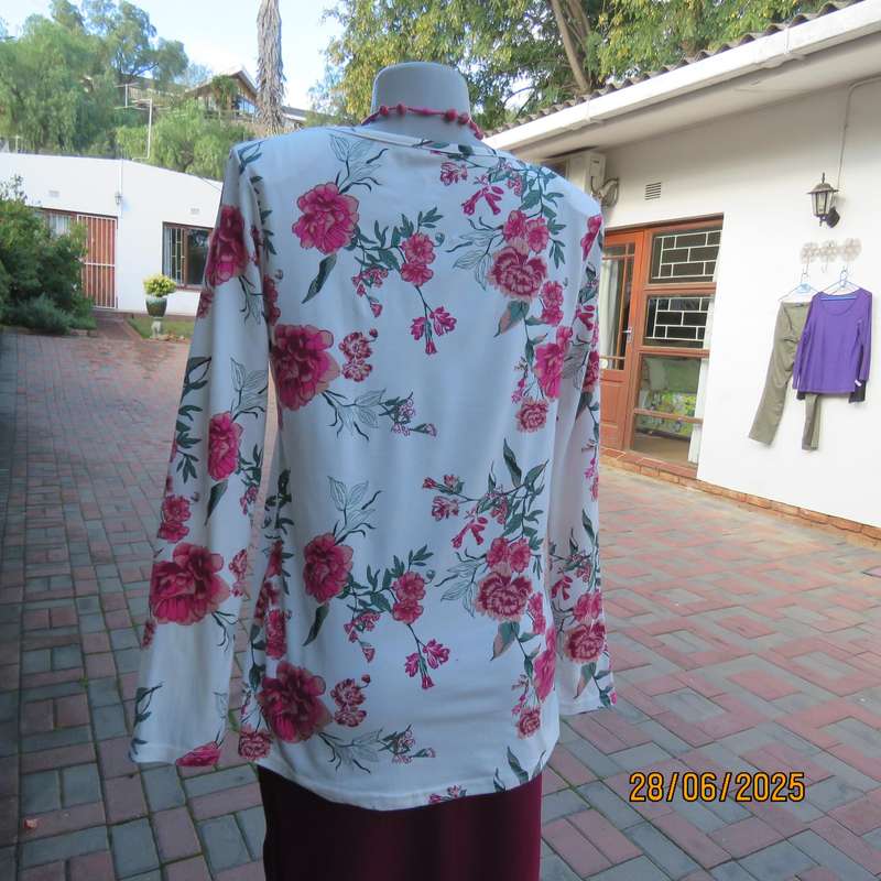 White V neck stretch polyester slip over top with crimson-green flowers. Size 38