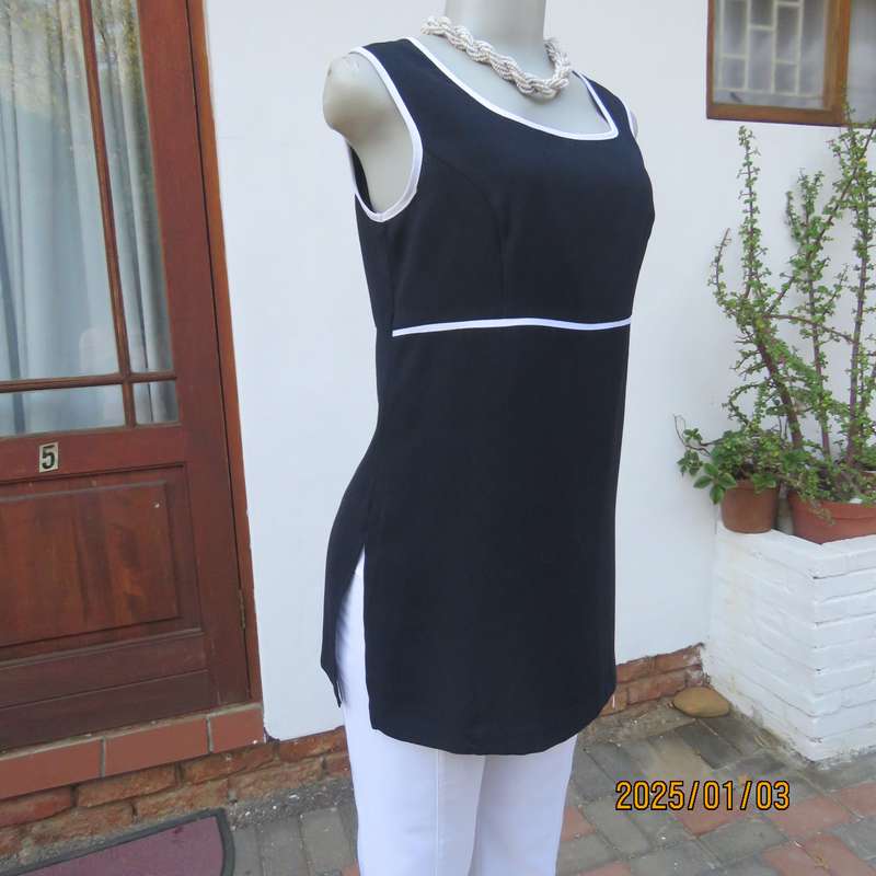 Elegant dark navy empire style sleeveless TRUWORTHS long top. White edging. Back zip, Size 34.As new