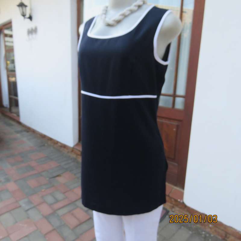 Elegant dark navy empire style sleeveless TRUWORTHS long top. White edging. Back zip, Size 34.As new