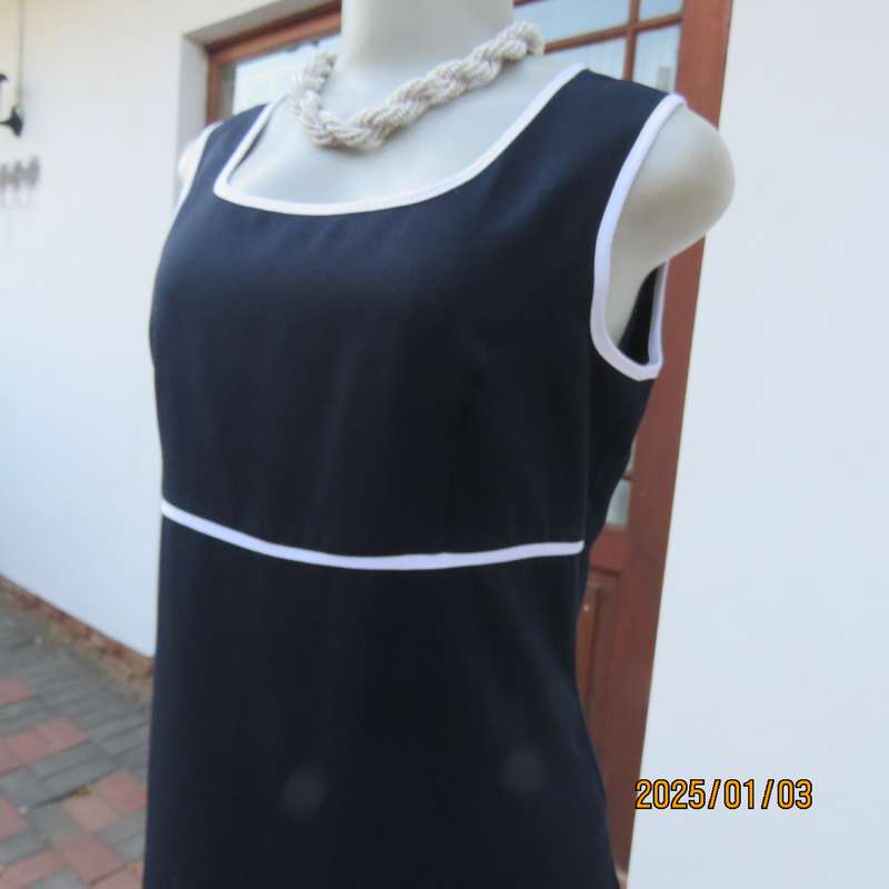Elegant dark navy empire style sleeveless TRUWORTHS long top. White edging. Back zip, Size 34.As new