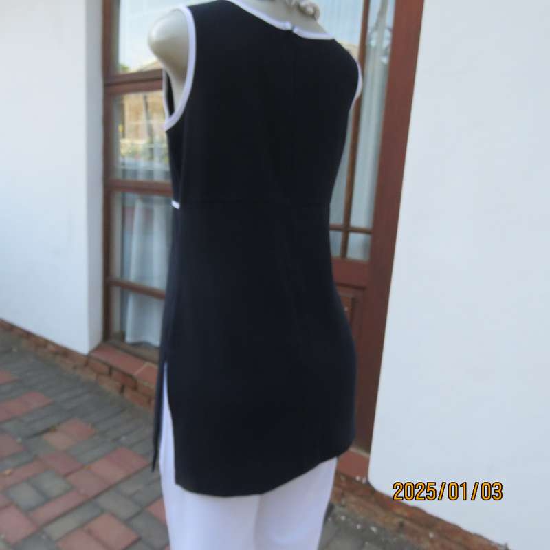 Elegant dark navy empire style sleeveless TRUWORTHS long top. White edging. Back zip, Size 34.As new