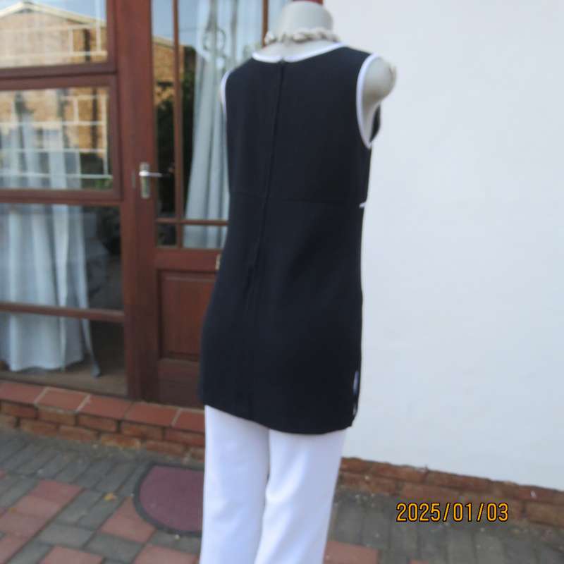 Elegant dark navy empire style sleeveless TRUWORTHS long top. White edging. Back zip, Size 34.As new