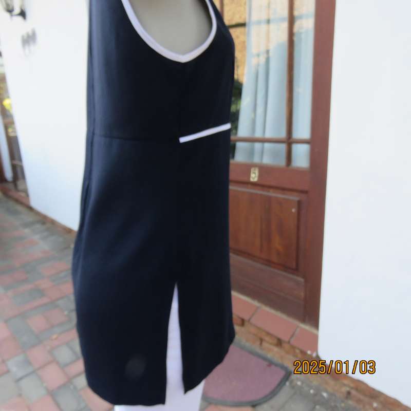 Elegant dark navy empire style sleeveless TRUWORTHS long top. White edging. Back zip, Size 34.As new
