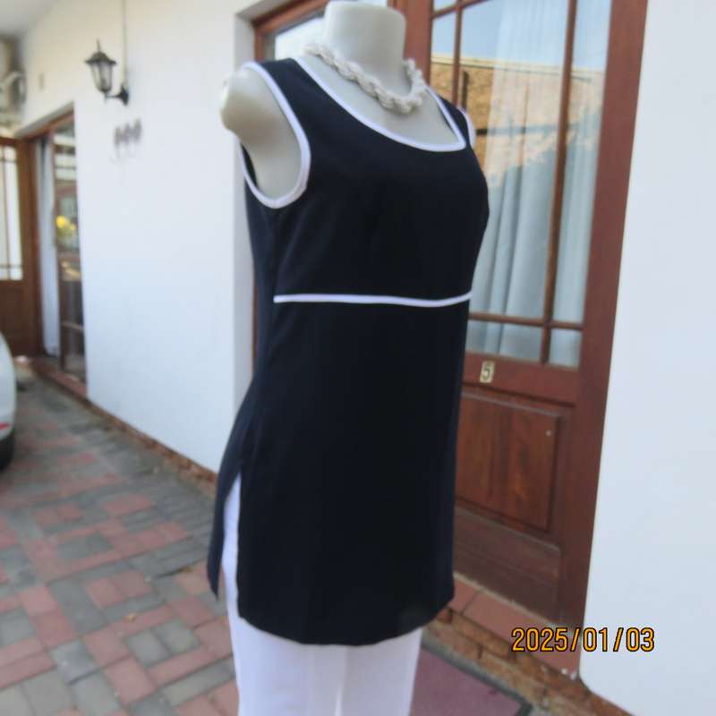 Elegant dark navy empire style sleeveless TRUWORTHS long top. White edging. Back zip, Size 34.As new
