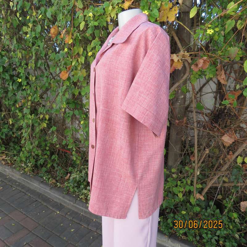 RONEY'S button down short sleeve top in mottled coral-white polyester fabric. Size 46