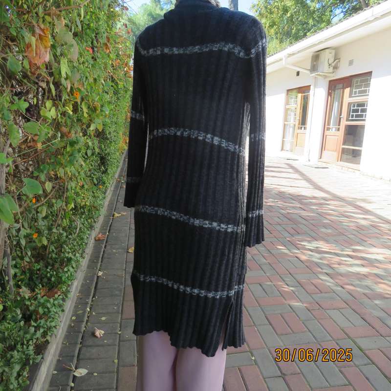 Navy-grey acrylic knit extra long open jacket. White horizontal stripe. Size 34
