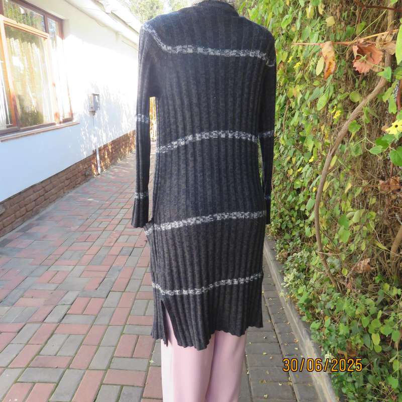 Navy-grey acrylic knit extra long open jacket. White horizontal stripe. Size 34