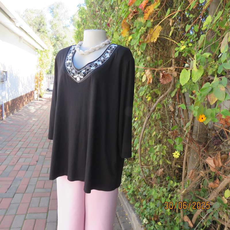 QUEENSPARK very black top with richly embellished V neckline. Size 44.