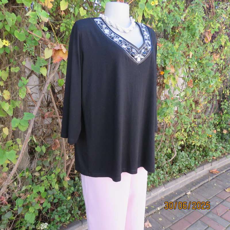 QUEENSPARK very black top with richly embellished V neckline. Size 44.