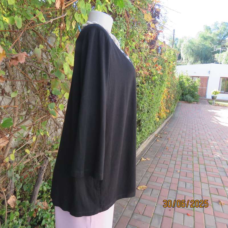 QUEENSPARK very black top with richly embellished V neckline. Size 44.