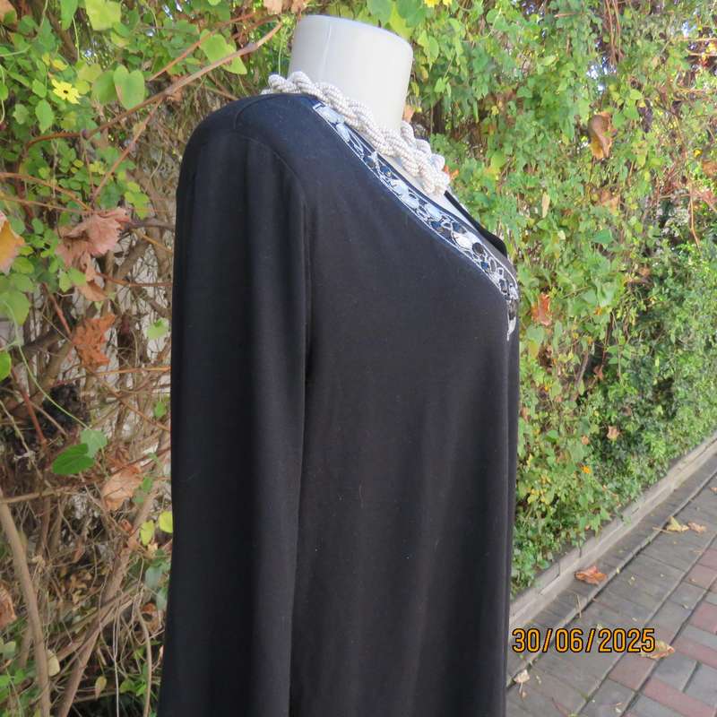 QUEENSPARK very black top with richly embellished V neckline. Size 44.