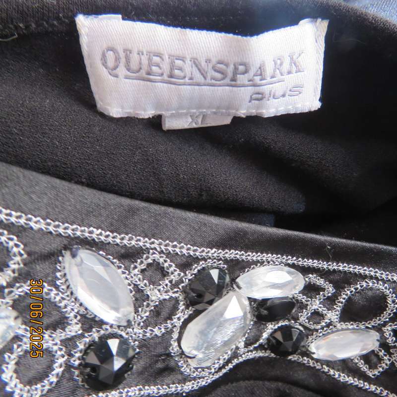 QUEENSPARK very black top with richly embellished V neckline. Size 44.