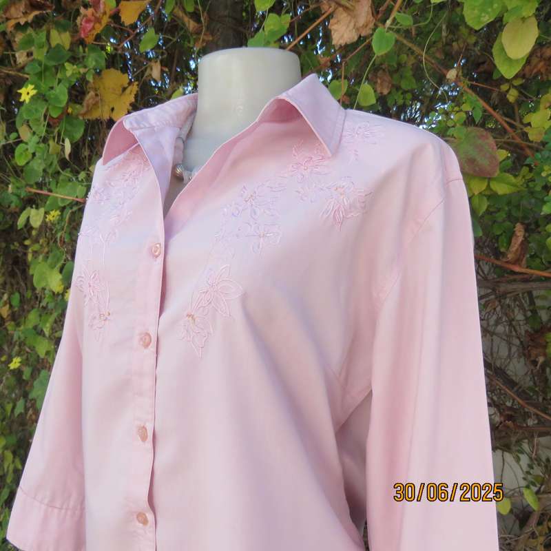 Rose pink richly embellished button down top. Open collar. Size 38