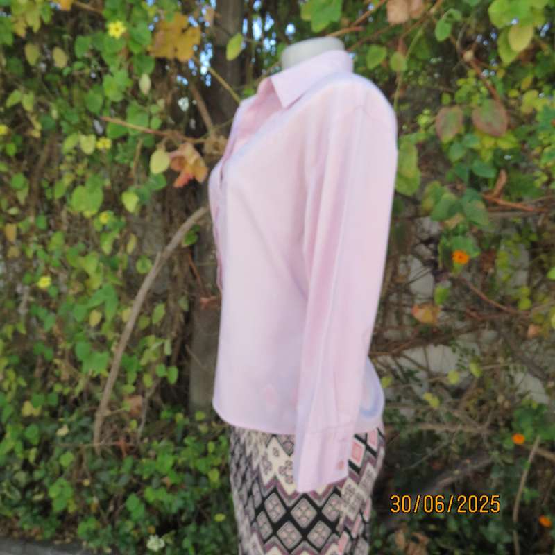 Rose pink richly embellished button down top. Open collar. Size 38
