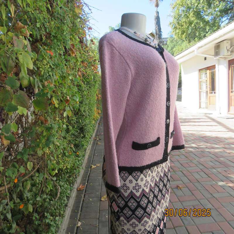 TRUWORTHS blossom pink with silver thread button down acrylic knit cardigan. Black ribbings.Size 36