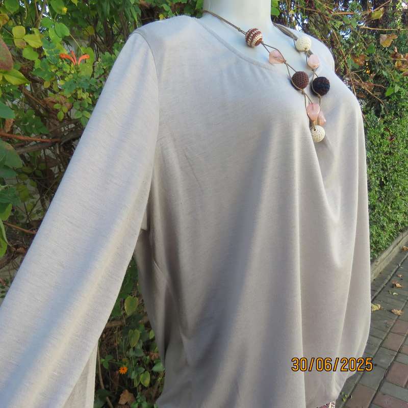FASHION EXPRESS ecru colour blouson style slip over long sleeve poly-viscose stretch top. Size 42.