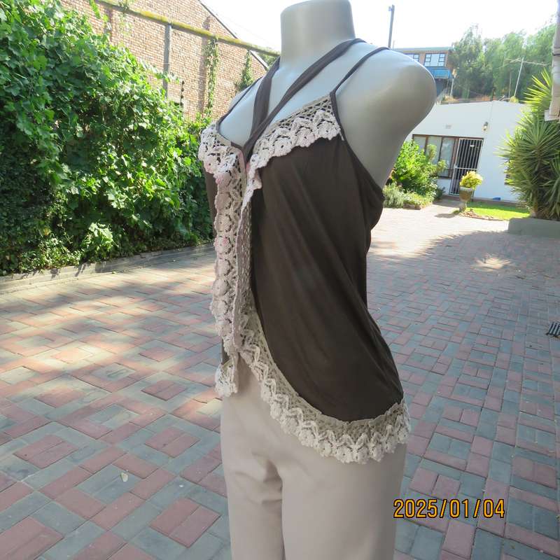 RED MOON uniquely styled brown strappy-halter neck top. Cream cotton frill all around. Size 38-40.