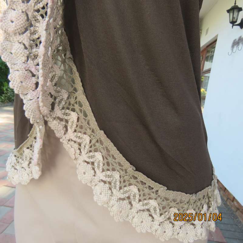 RED MOON uniquely styled brown strappy-halter neck top. Cream cotton frill all around. Size 38-40.