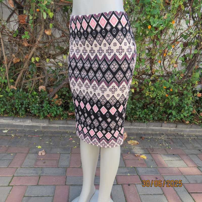 AMARA bodycon horizontal pink-black-cream print poly stretch size 36 skirt.