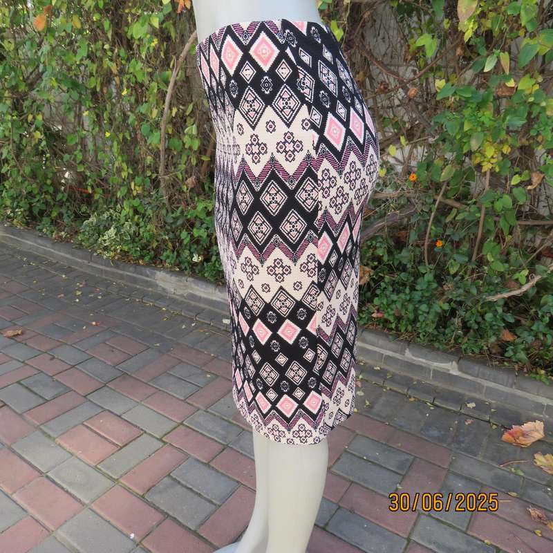 AMARA bodycon horizontal pink-black-cream print poly stretch size 36 skirt.
