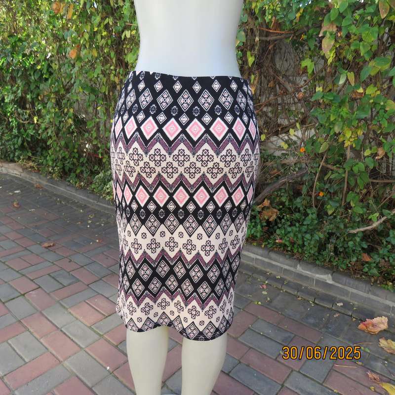 AMARA bodycon horizontal pink-black-cream print poly stretch size 36 skirt.