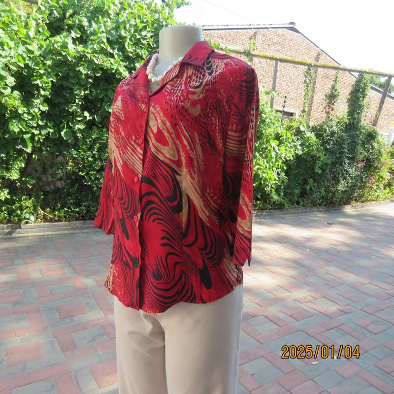 LISA SPINELLI geometric printed soft silky polyester top in red-cream-black. Size 36.Elbow sleeves.