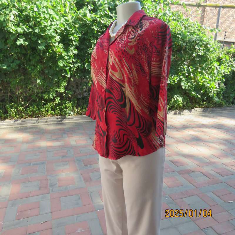 LISA SPINELLI geometric printed soft silky polyester top in red-cream-black. Size 36.Elbow sleeves.