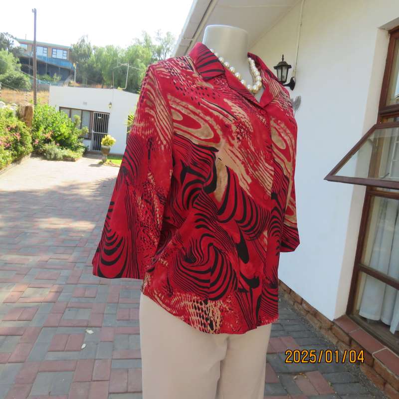LISA SPINELLI geometric printed soft silky polyester top in red-cream-black. Size 36.Elbow sleeves.
