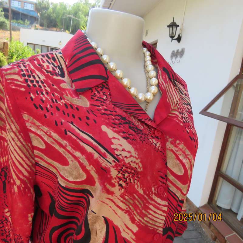 LISA SPINELLI geometric printed soft silky polyester top in red-cream-black. Size 36.Elbow sleeves.