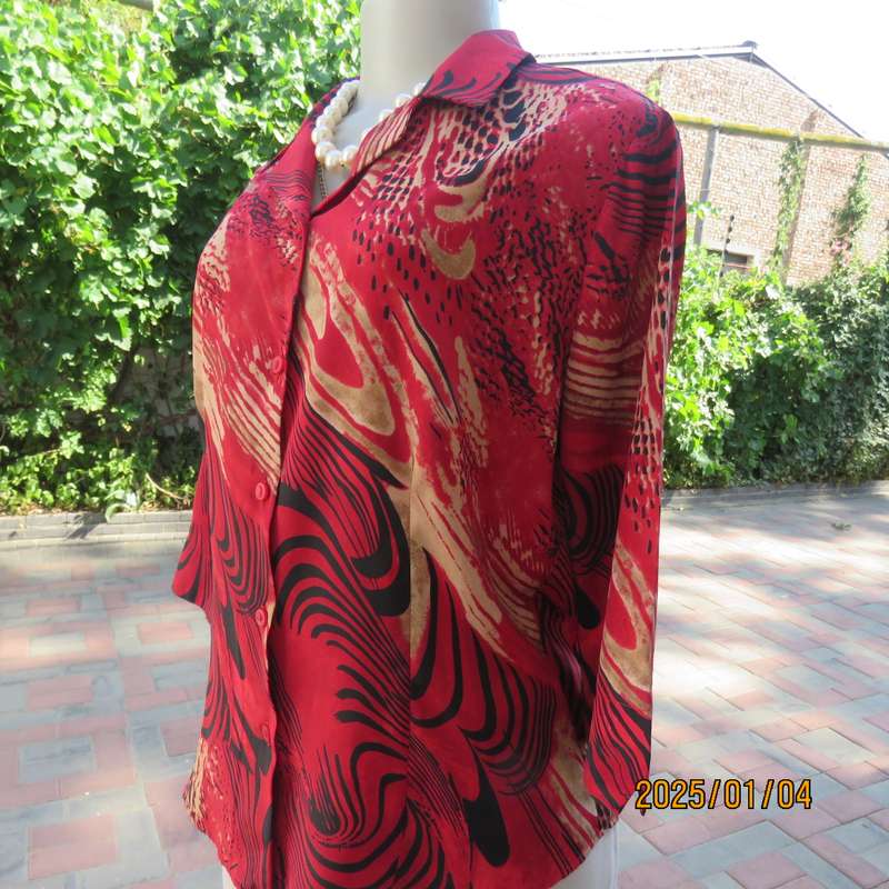 LISA SPINELLI geometric printed soft silky polyester top in red-cream-black. Size 36.Elbow sleeves.