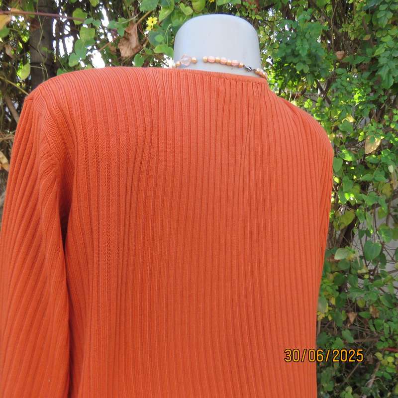 MERIEN HALL burnt orange ribbed acrylic knit V neck pullover. Slitted sides. Size 42